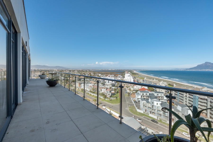 4 Bedroom Property for Sale in Bloubergstrand Western Cape